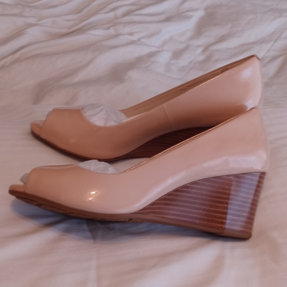 Shoes - Picture 3 of 4